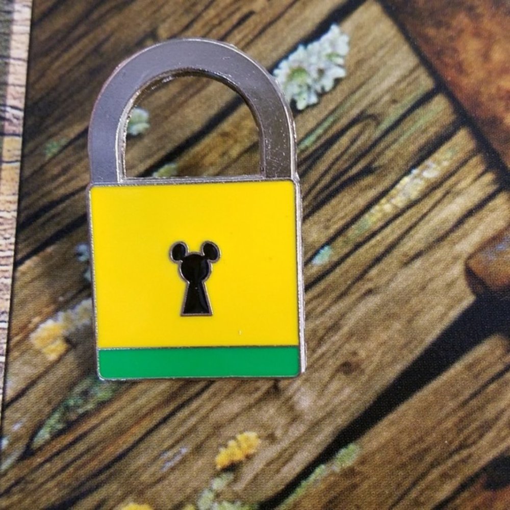 Lock Disney Pin